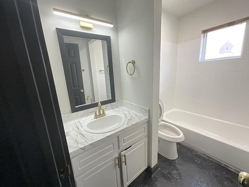 Interior | Bathroom | Royal Wayside Apartments in Houston, TX