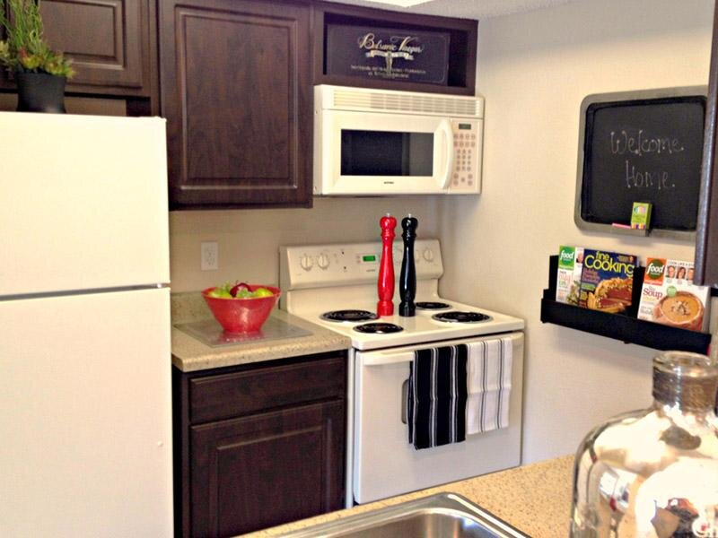 Fully Equipped Kitchen | The Lodge Apts in Blue Springs, MO