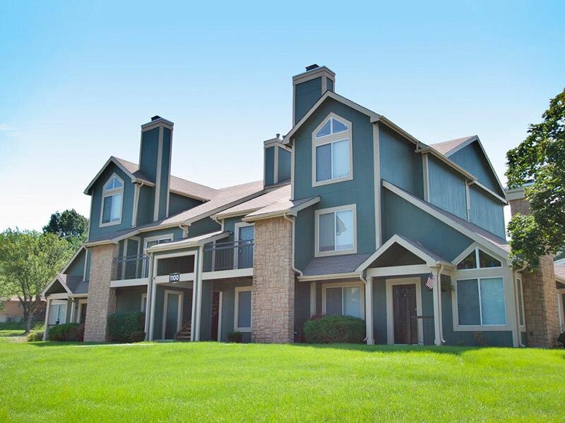 Building Exterior | The Lodge Apartments in Blue Springs, MO