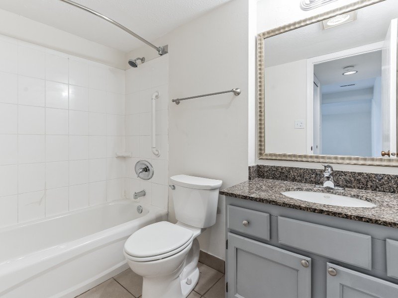 Bathroom | Vivo Living Miamisburg