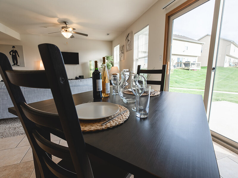 Dining Area | The Falls of Columbia