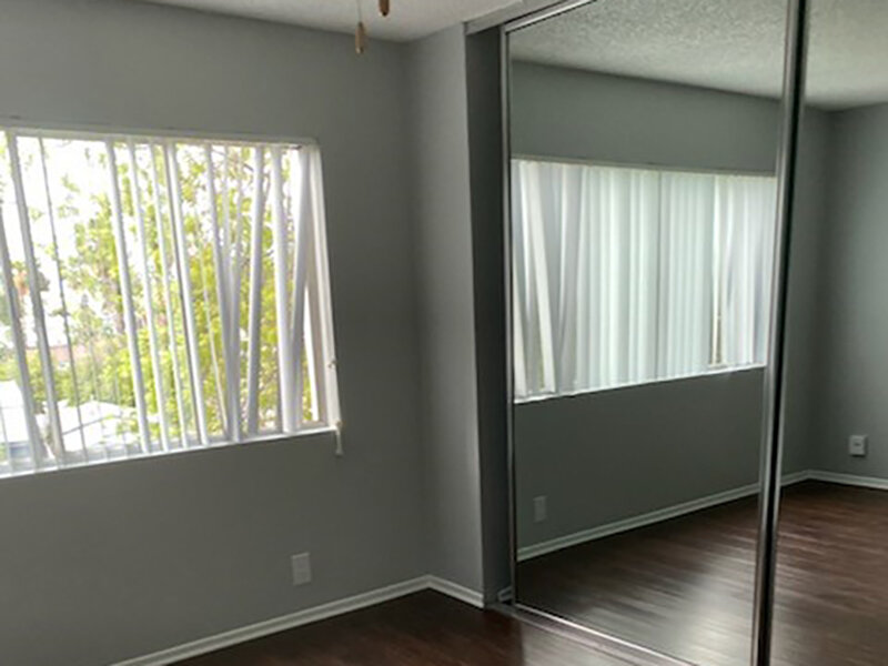 Room | Studio City Midrise