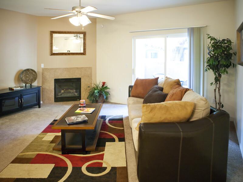 Living Room | Luxe West Apartments in Fresno, CA