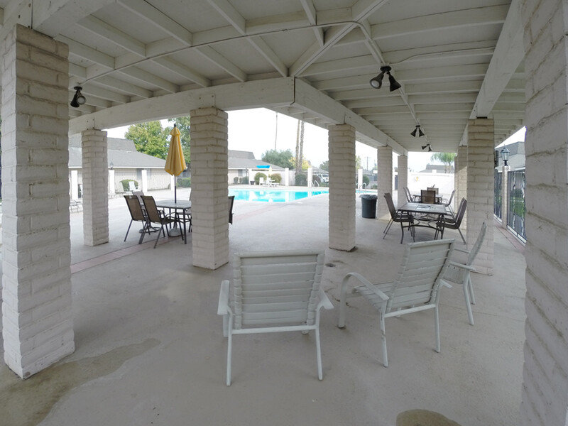 Poolside Seating | Casa Del Sol Apartments in Fresno, CA