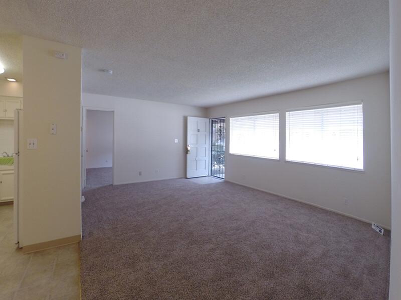 Living Room | Casa Del Sol Apartments in Fresno, CA