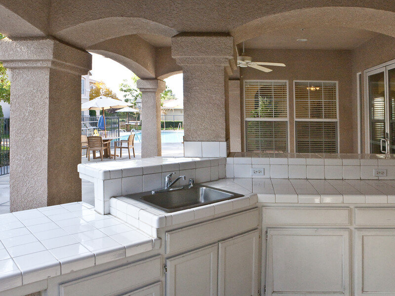 Outdoor Kitchen | Casa De Luna Apartments in Fresno, CA