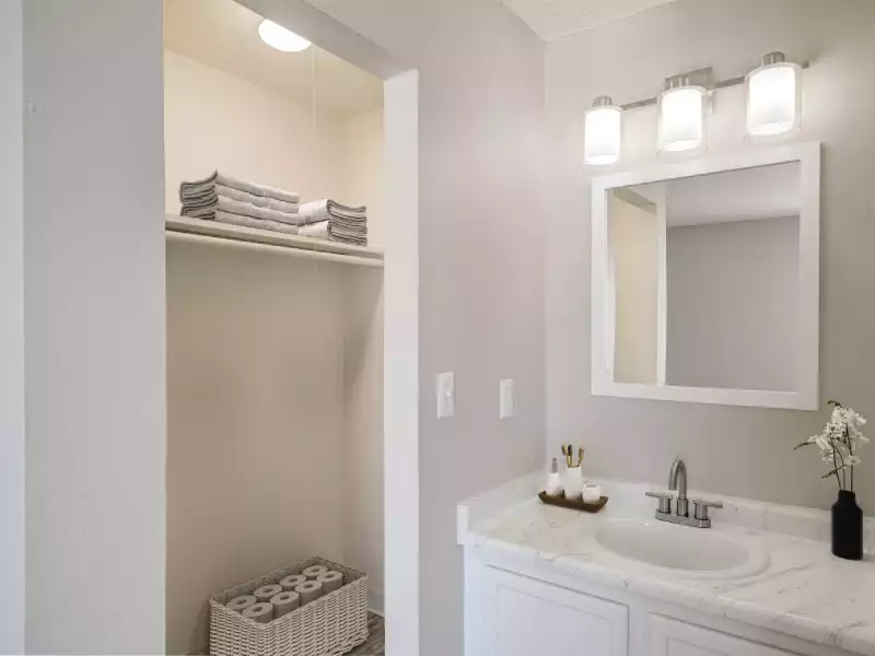 Bathroom | Stratus Apartment Homes