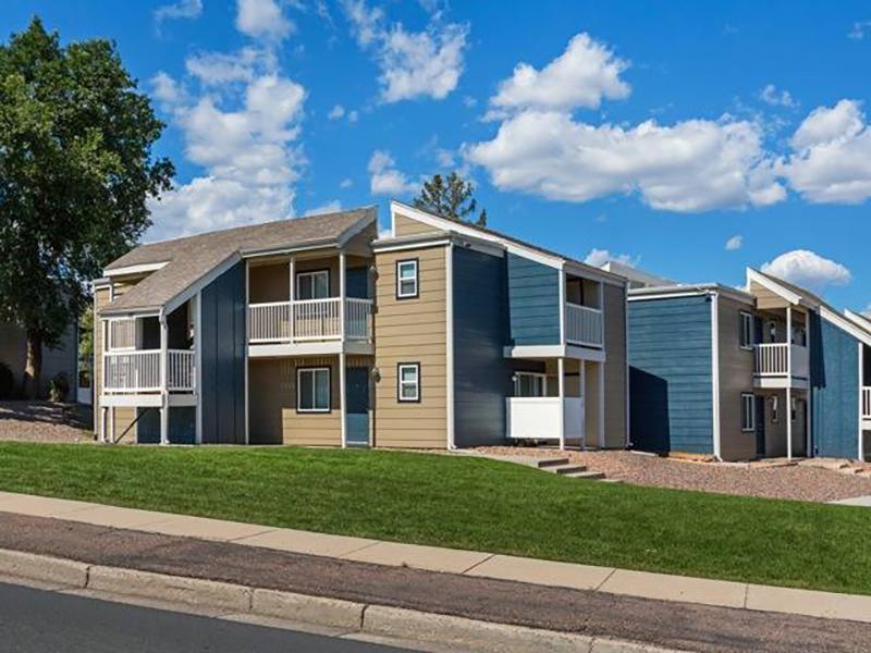 Apartment Exterior | Stratus Apartment Homes in Colorado Springs