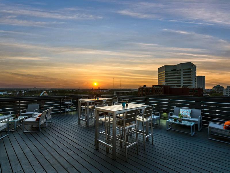 Rooftop Seating | 303 Front Street Apartments in Columbus, OH