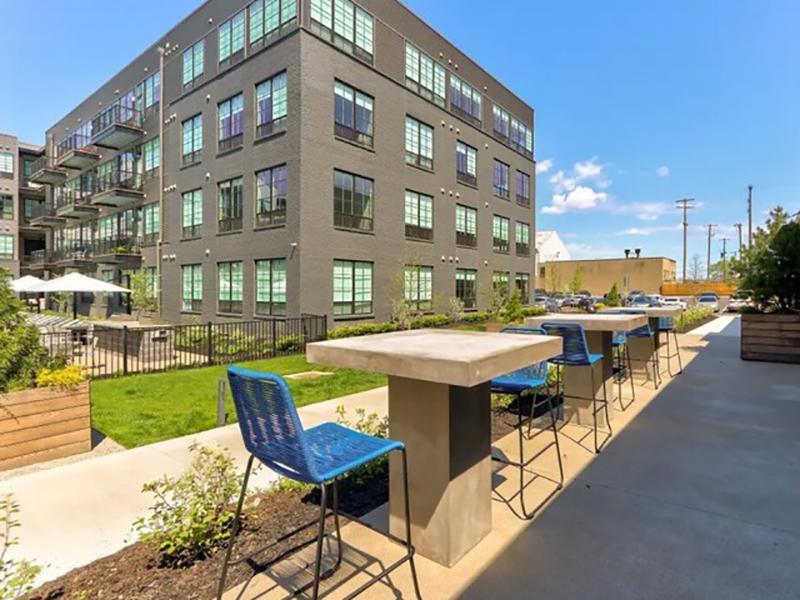 Outdoor Seating | Station 324 Apartments in Columbus, OH