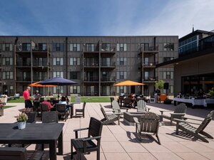 Outdoor Courtyard | 223 E Town Apartments