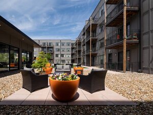 Exterior Seating | 223 E Town Apartments