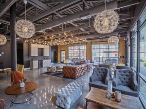 Resident Lounge | 223 E Town Apartments