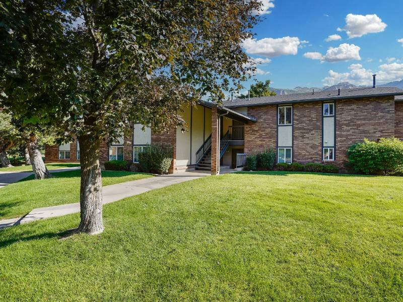 Building Exterior | Mountain Ridge Manor