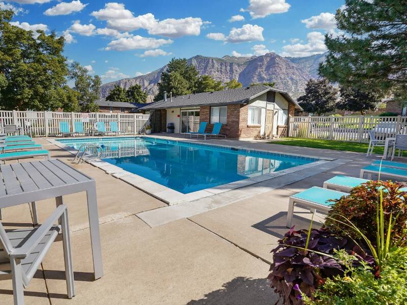 Apartments with a Pool | Mountain Ridge Manor
