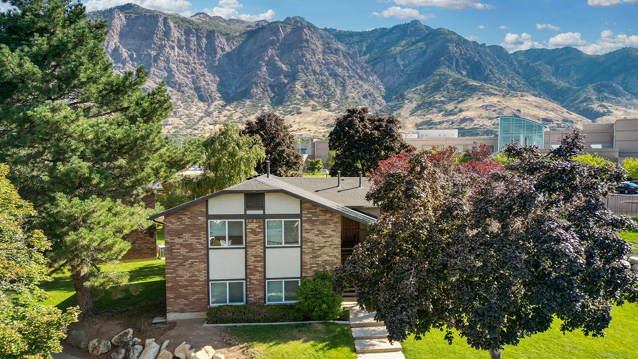 Mountain Ridge Manor Apartments Neighborhood