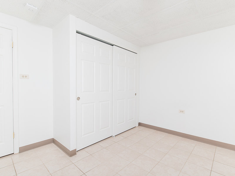 Closet | Commonwealth Apartments