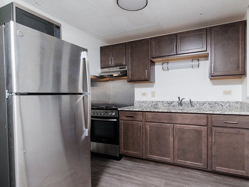 Spacious Kitchen | Commonwealth Apartments