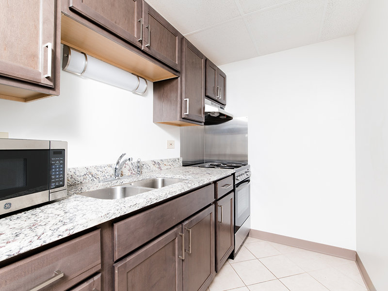Large Kitchen | Commonwealth Apartments