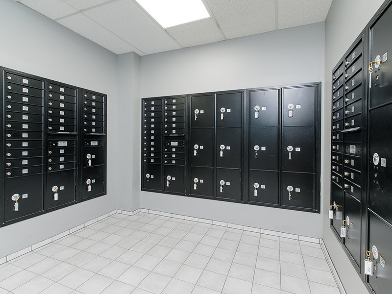 Parcel Lockers | Commonwealth Apartments