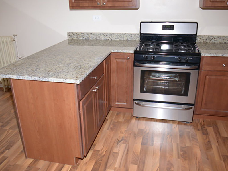 Fully Equipped Kitchen | Commonwealth Apartments in Chicago, IL
