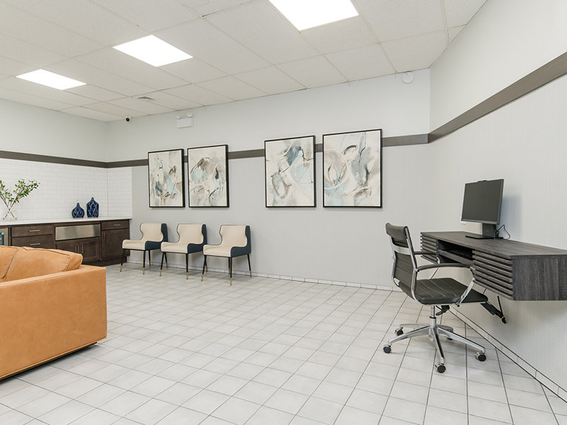 Community Seating | Commonwealth Apartments