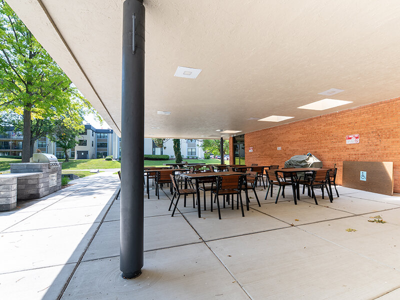 Exterior Dining Seats | Greenleaf Apartments