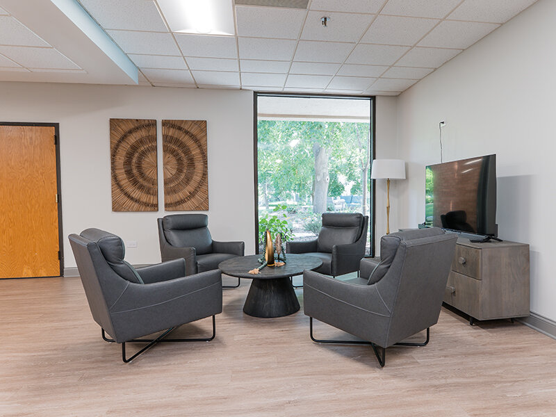Spacious Seating | Greenleaf Apartments