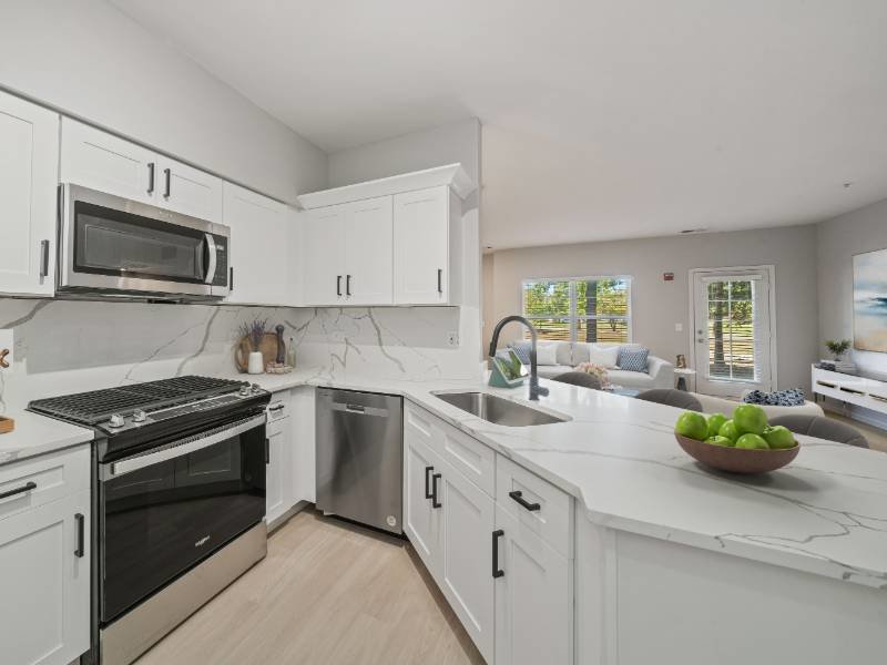 Fully Equipped Kitchen | Grand Reserve of Naperville