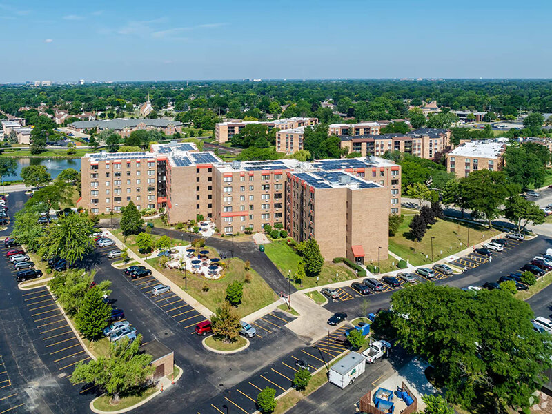 Apartment Exterior | Huntington Towers