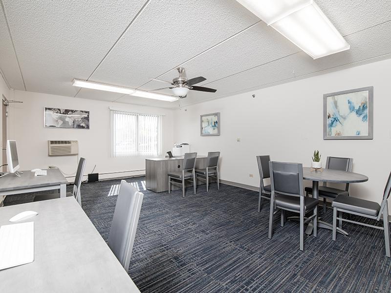 Business Center | Centennial North Apartments in Mount Prospect, IL