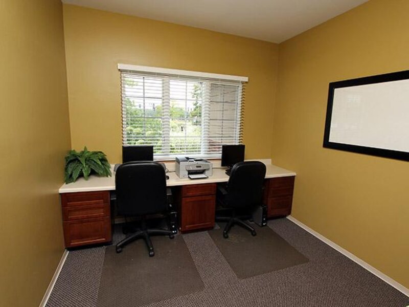 Business Center | Camden at Bloomingdale Apartments
