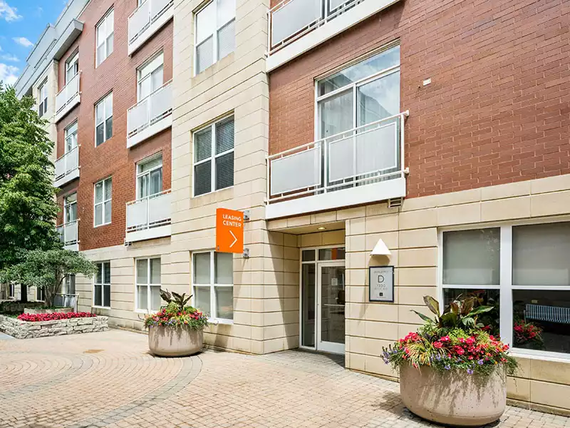 Exterior | The Reserve Apartments in Evanston, IL