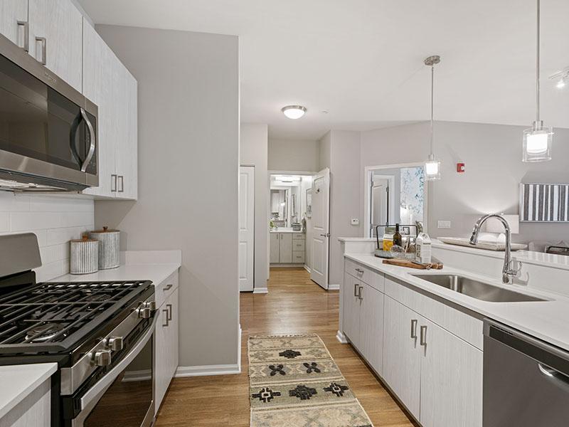Beautiful Kitchen | The Reserve Apartments in Evanston, IL