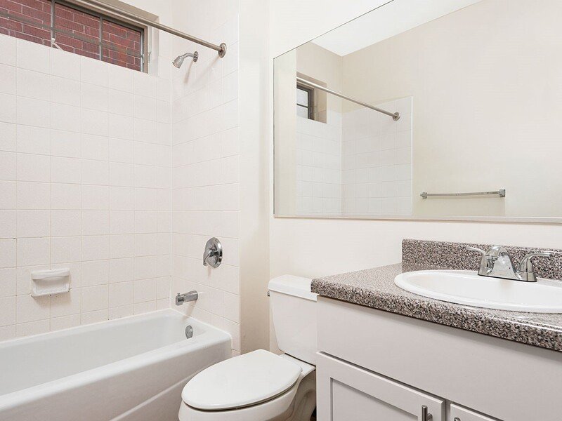 Bathroom | Lake Park Crescent Apartments