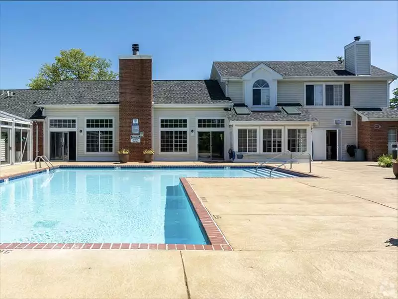 Pool | The Arbors of Brookdale Apartments