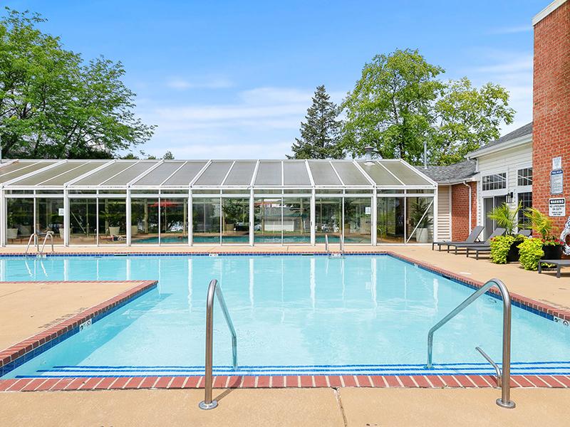 Outdoor Swimming Pool | Arbors of Brookdale