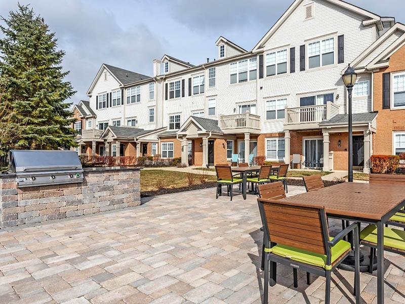 Apartments Near Downtown Naperville - River Run at Naperville - Outdoor Courtyard with Grill Area and Lounge Seating