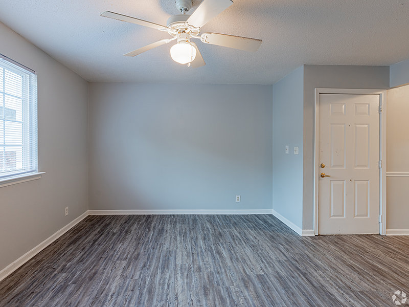 Front Room | Rivers Edge Apartments