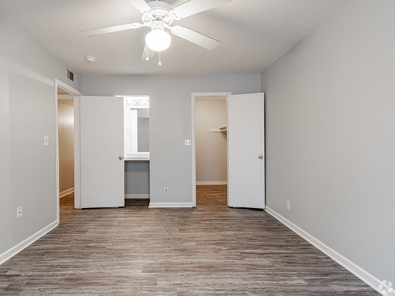 Bedroom | Rivers Edge Apartments