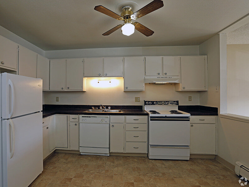Spacious Kitchen | Alpine Meadows