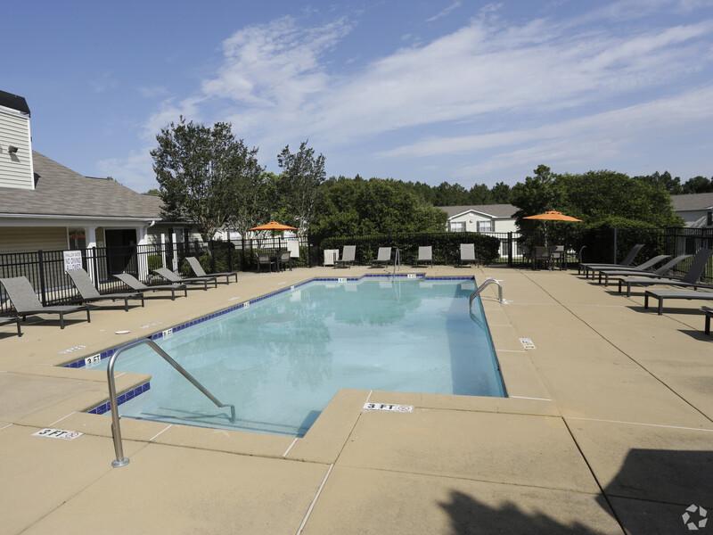 Apartments with a Pool | River Crest Apartments in Columbia, SC