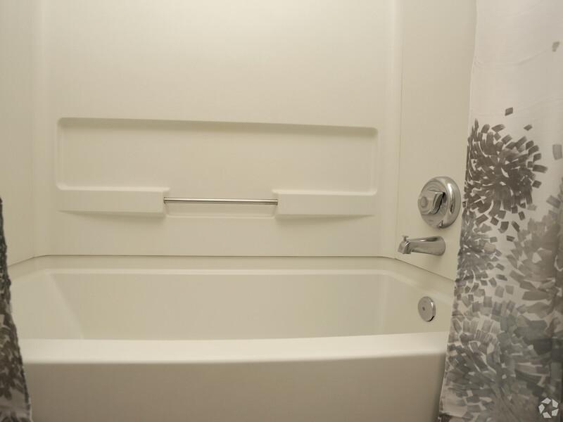 Bath Tub | River Crest Apartments in Columbia, SC