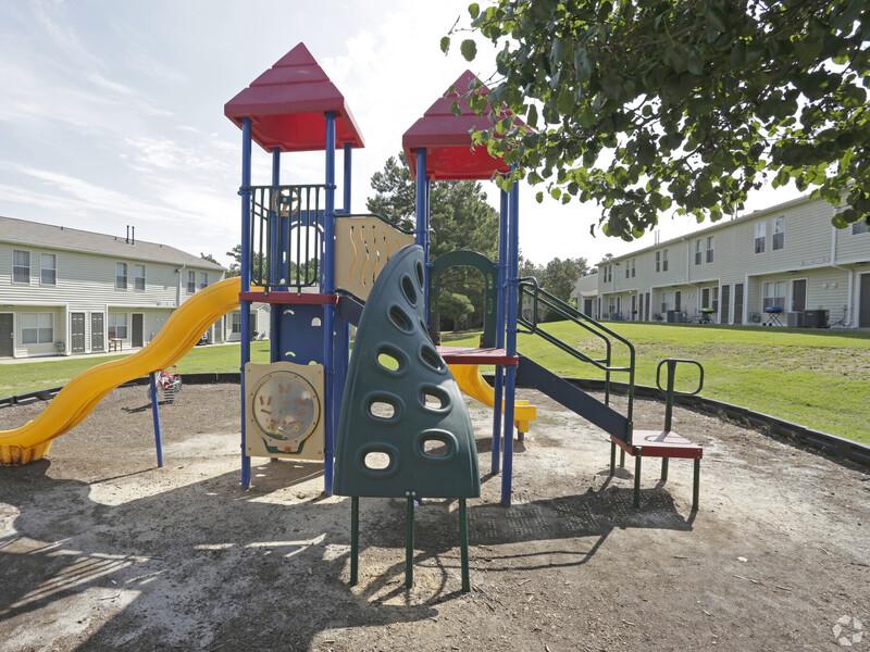 Apartments with a Playground | River Crest Apartments in Columbia, SC