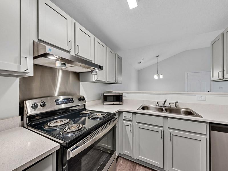 Fully Equipped Kitchen | Osprey Place Apartments in North Charleston, SC