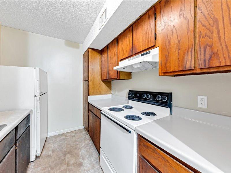 Fully Equipped Kitchen | Shannon Park Apartments in Goose Creek, SC