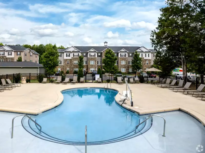 Swimming Pool | Windsor Apartments