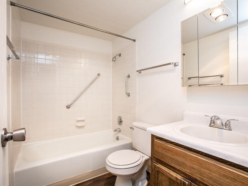 Bathroom | 2x1.5 - 928 | Foxhill Apartments in Casper, WY