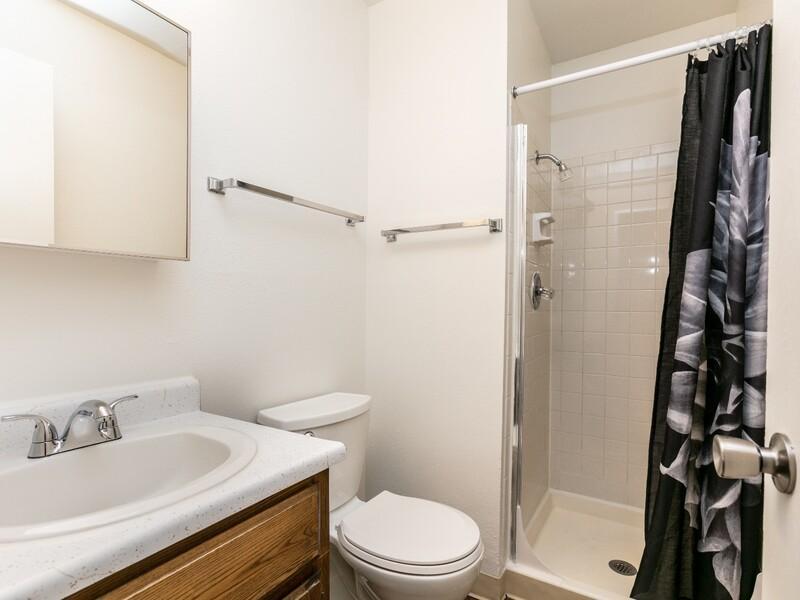Beautiful Bathroom | 2x1.5 - 928 | Foxhill Apartments in Casper, WY