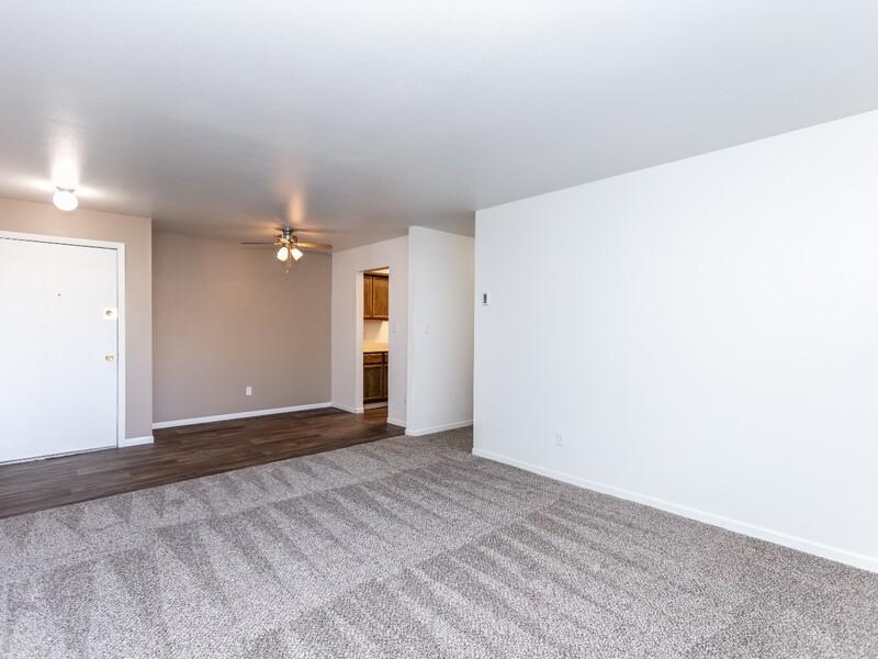 Living Room | 2x1 - 846 | Foxhill Apartments in Casper, WY